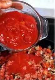 Паста с мясным фаршем и овощами